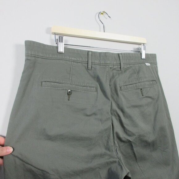 Levi Men's Pants 38 x 34 Green Chino Cotton Blend Casual Skater 574 - Picture 8 of 15